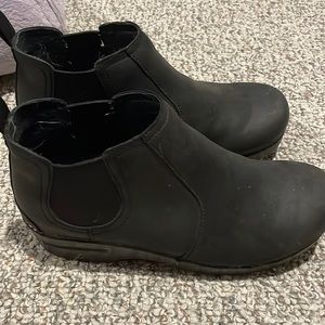 barely worn dansko shoes